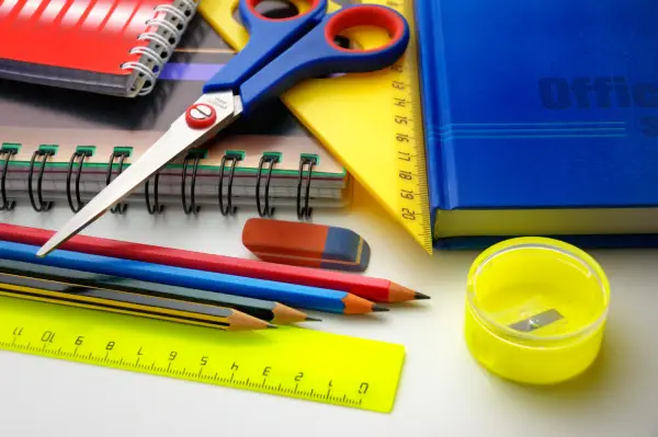 Illustration Retrait en magasin - Fournitures scolaires - Chifoumi, la librairie du centre-ville de Courtenay.